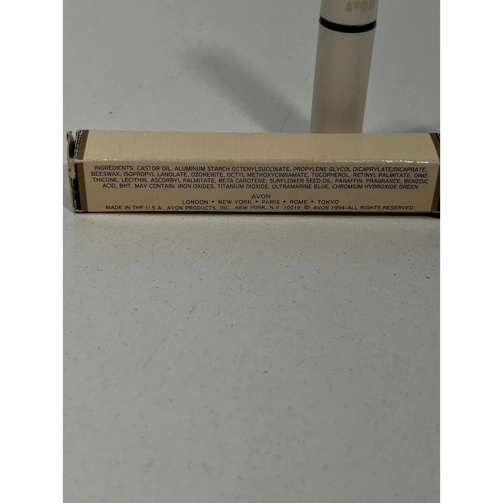 Avon Concealing Stick Light 1.7g Vintage 1994 New in Box 315-50-00
